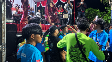 Malam Kreasi Seni HUT RI ke-81 di RW 06 Gumuruh Berlangsung Meriah